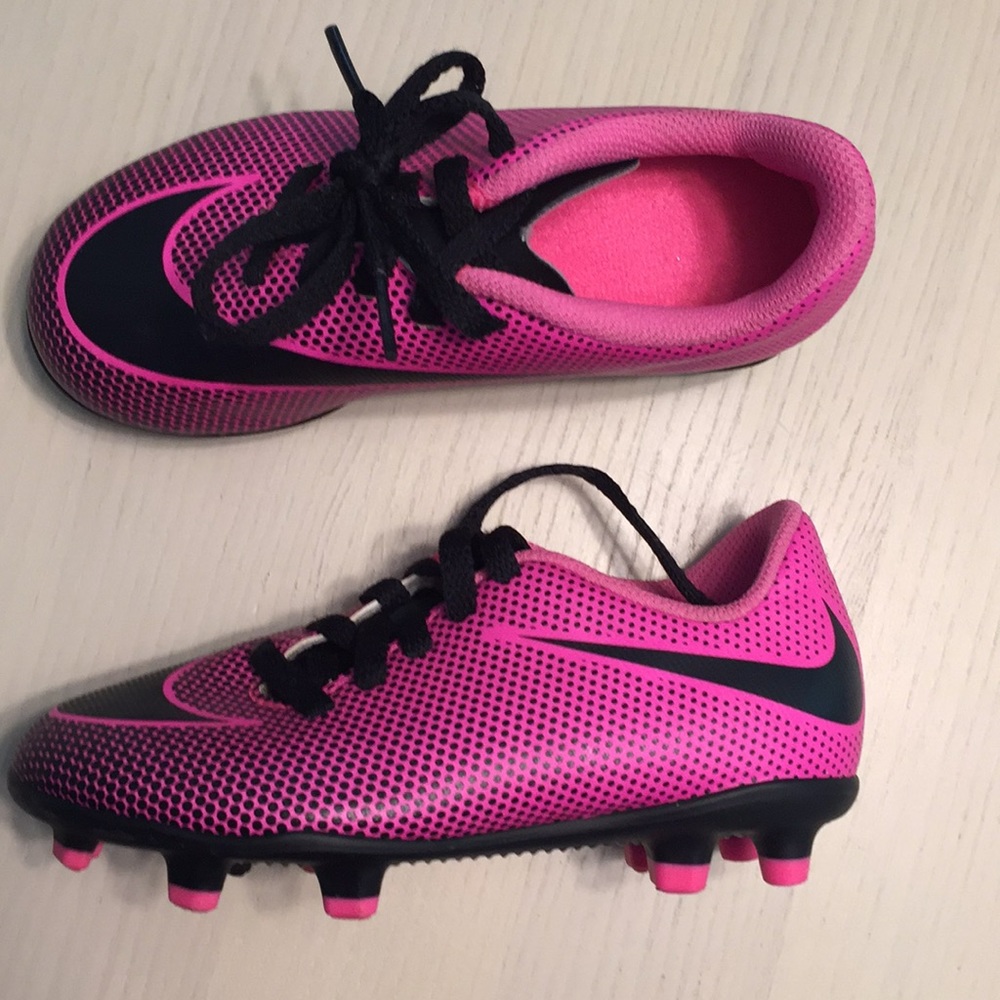 Girls size 10 Nike soccer cleats